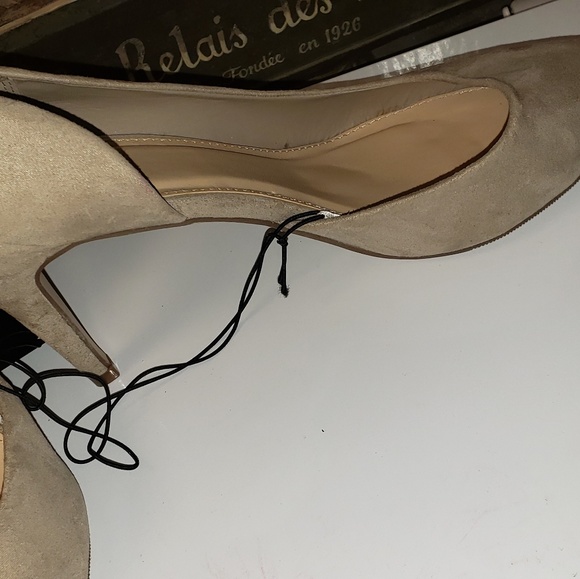 Heels - Picture 3 of 3